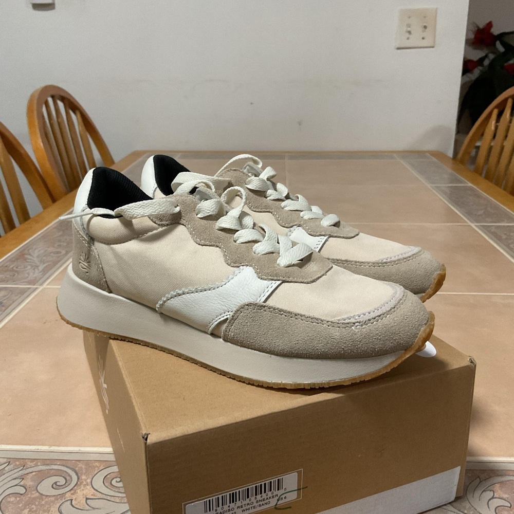 Soludos Tan Sneakers Casual Retro Design